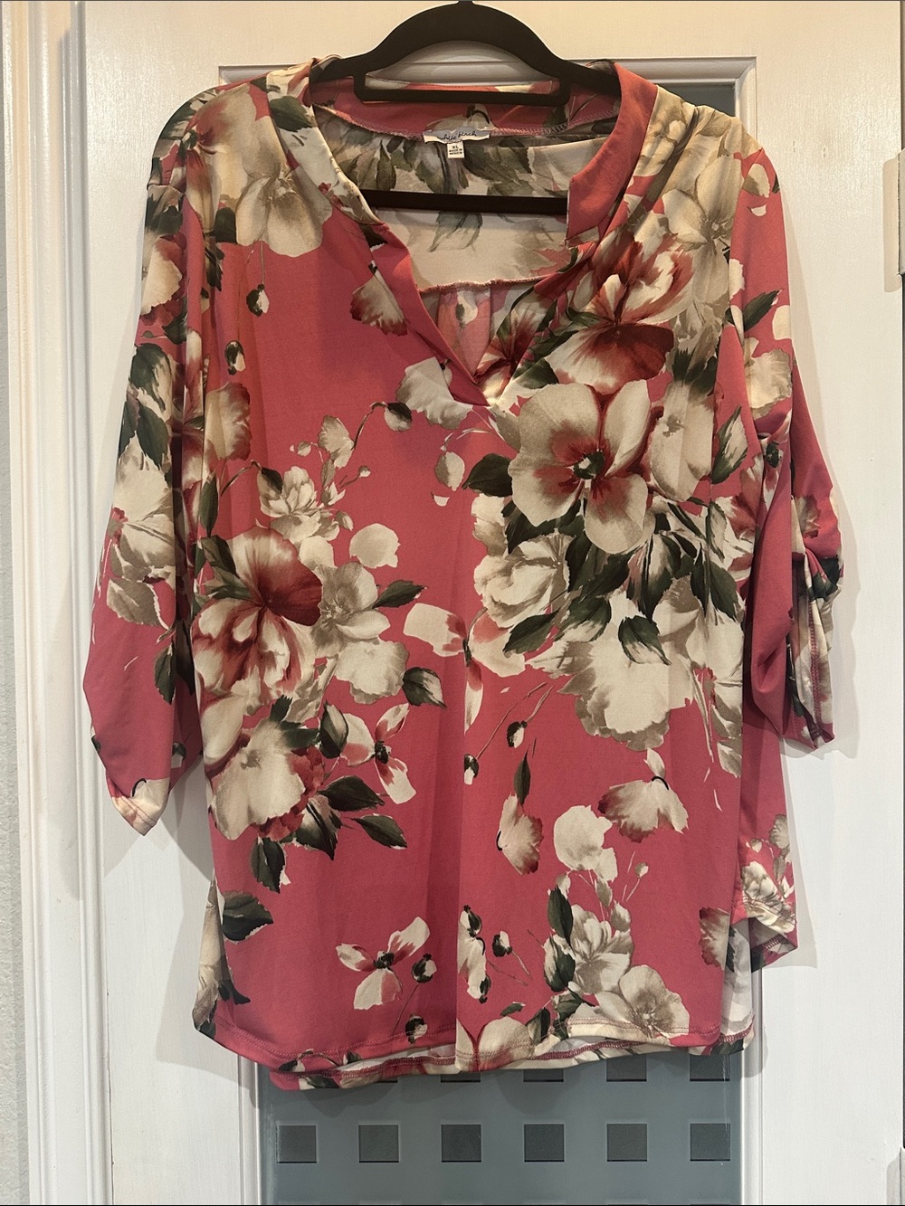 white birch Rose Floral V-Neck 3/4 Sleeve Tunic Top